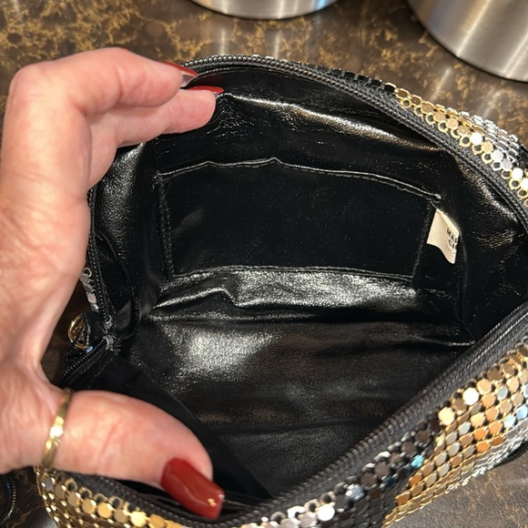 Gold, black, & silver Mesh Evening Crossbody/shoulder Bag ! EUC! No call outs! - Picture 4 of 10